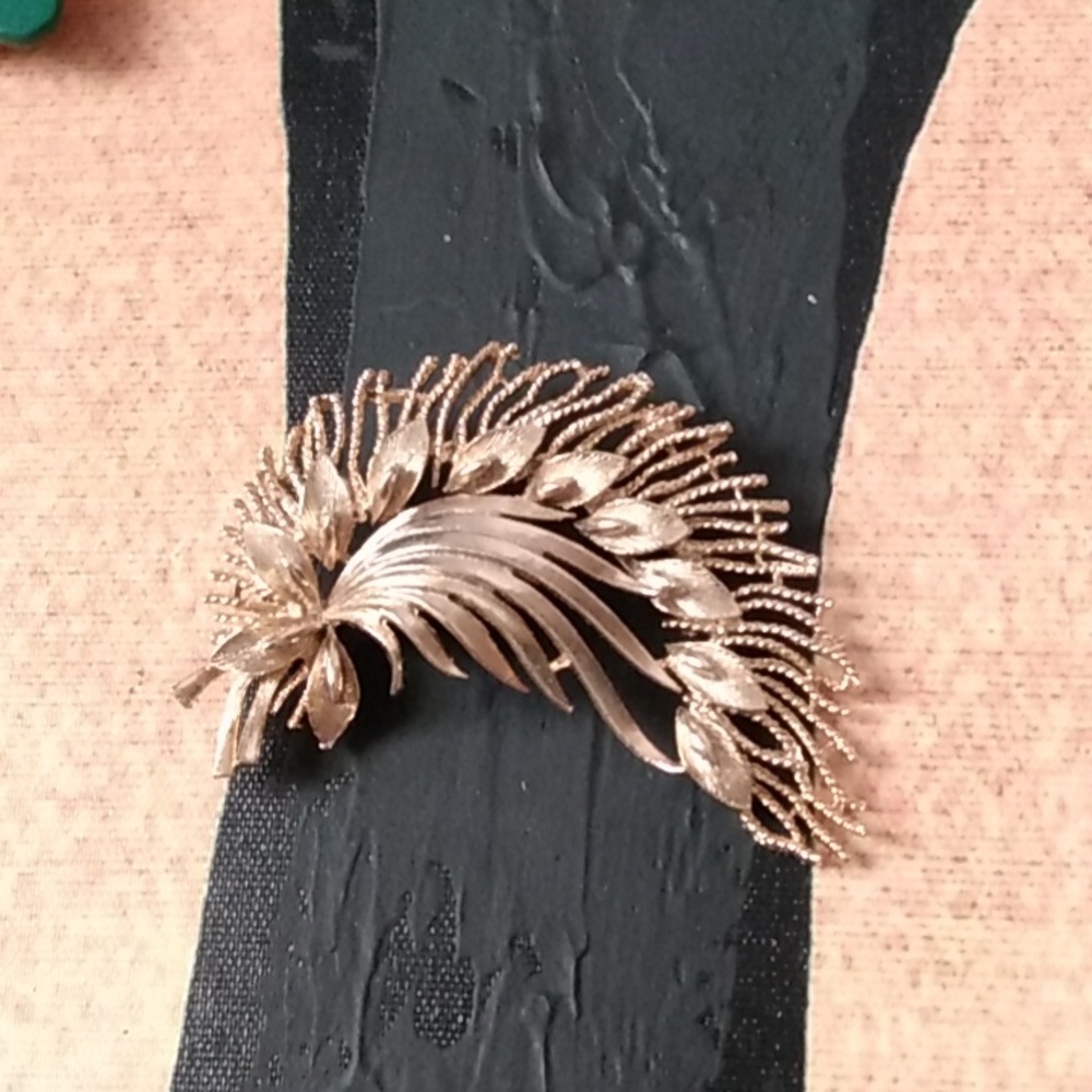 Mcm Swoosh Fan  Leaf Abstract Pin Brooch